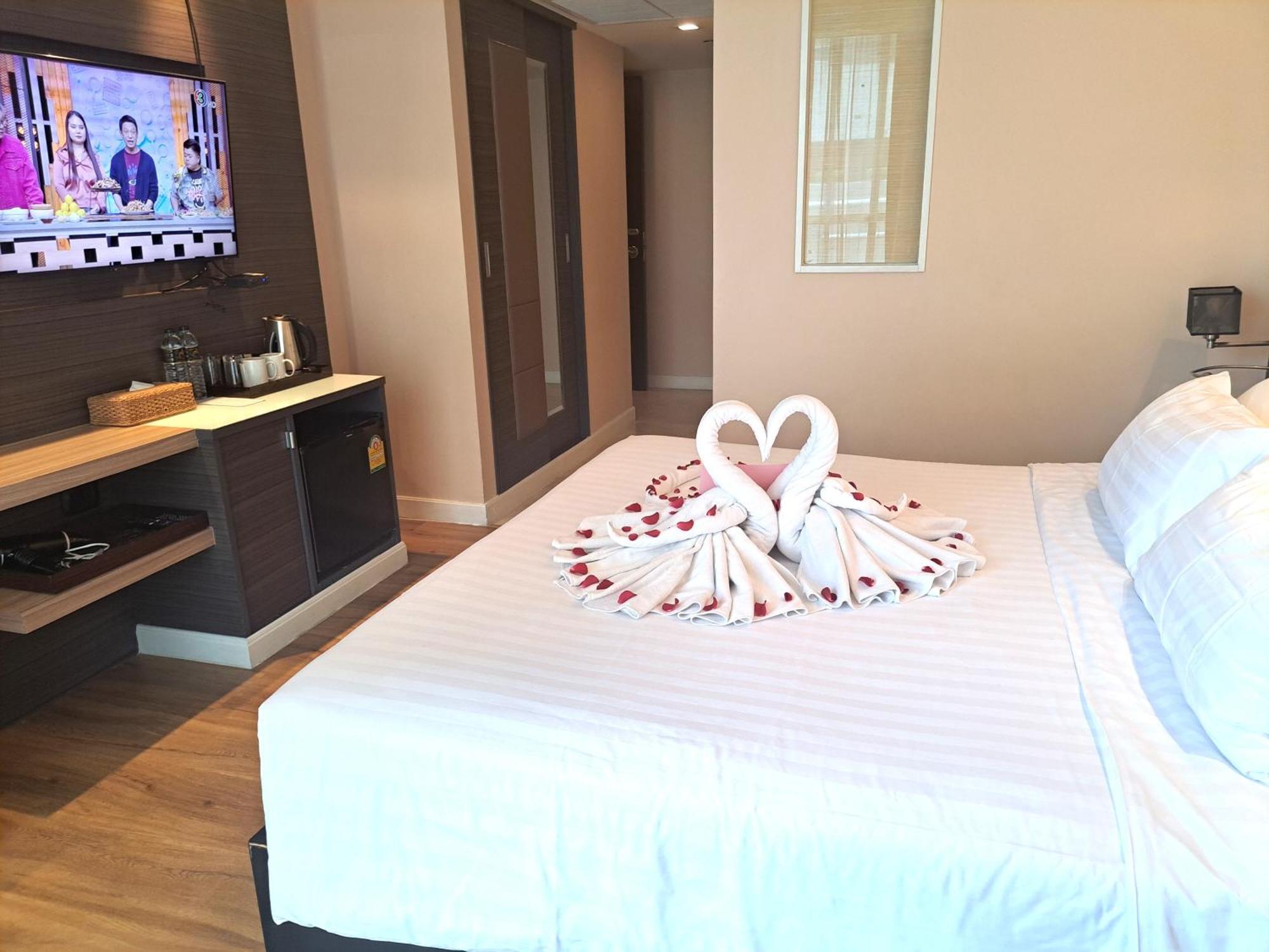 Amora Neoluxe Hotel 4*